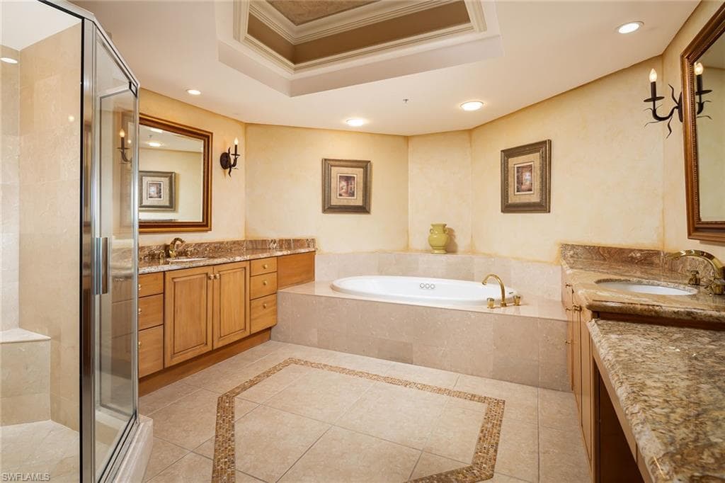 425 Dockside Dr 404, Naples, FL 34110-21