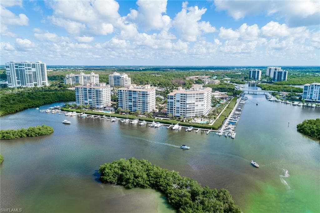 425 Dockside Dr 404, Naples, FL 34110-26