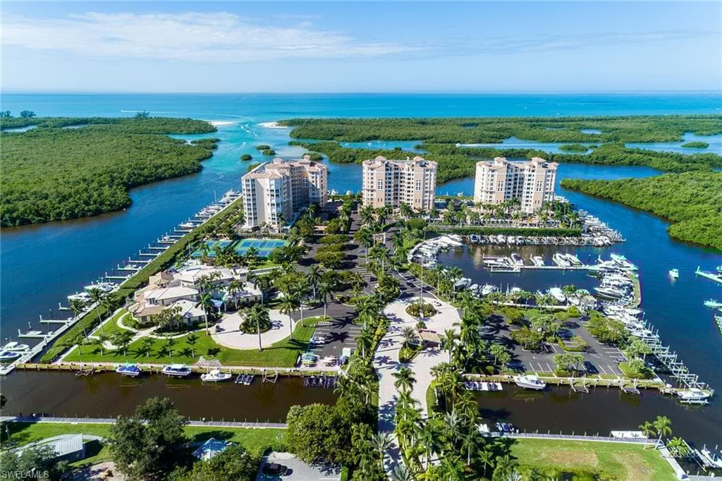 425 Dockside Dr 404, Naples, FL 34110-27