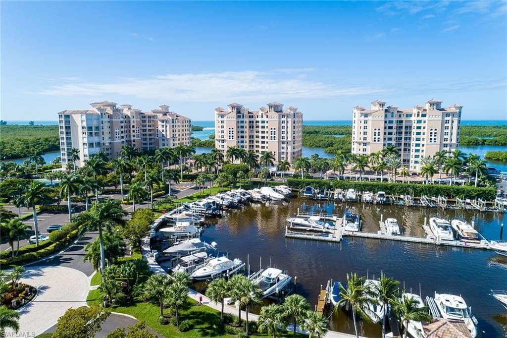 425 Dockside Dr 404, Naples, FL 34110-28