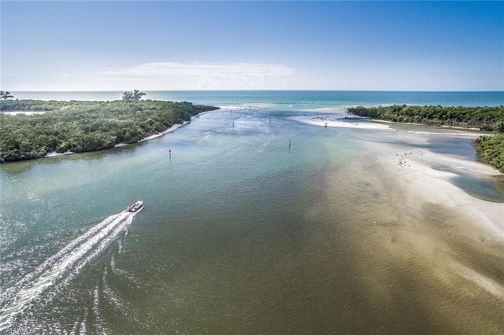 425 Dockside Dr 404, Naples, FL 34110-29