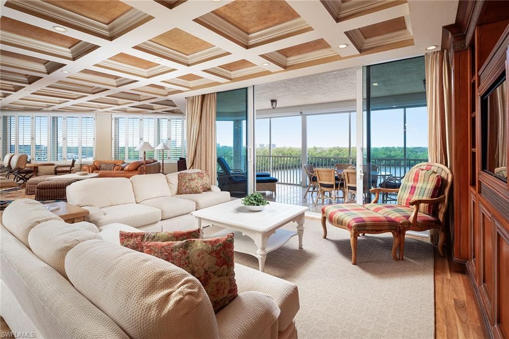 425 Dockside Dr 404, Naples, FL 34110-5