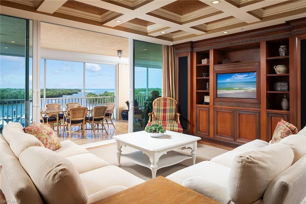 425 Dockside Dr 404, Naples, FL 34110-6