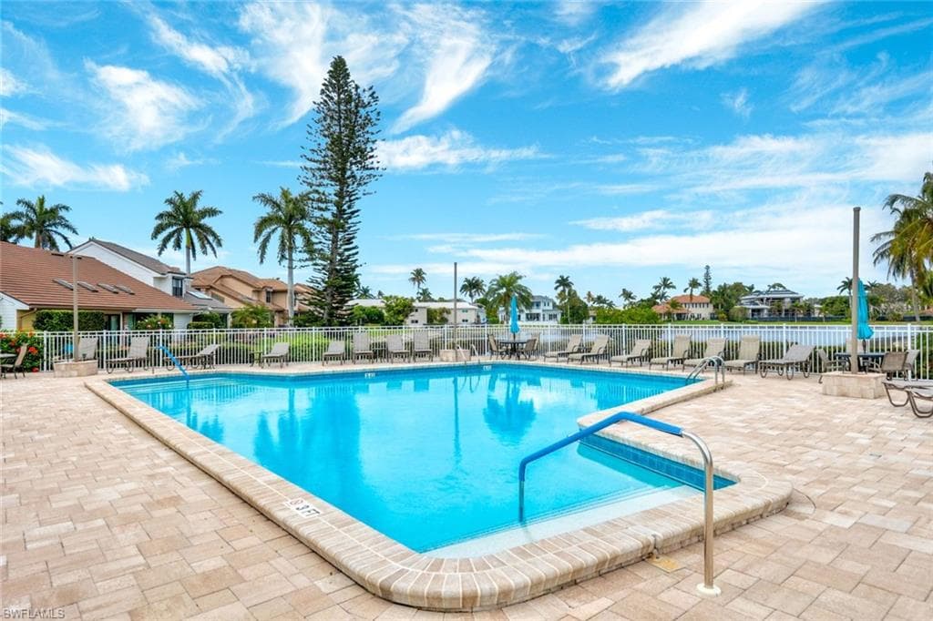 555 Park Shore Dr B-412, Naples, FL 34103-25