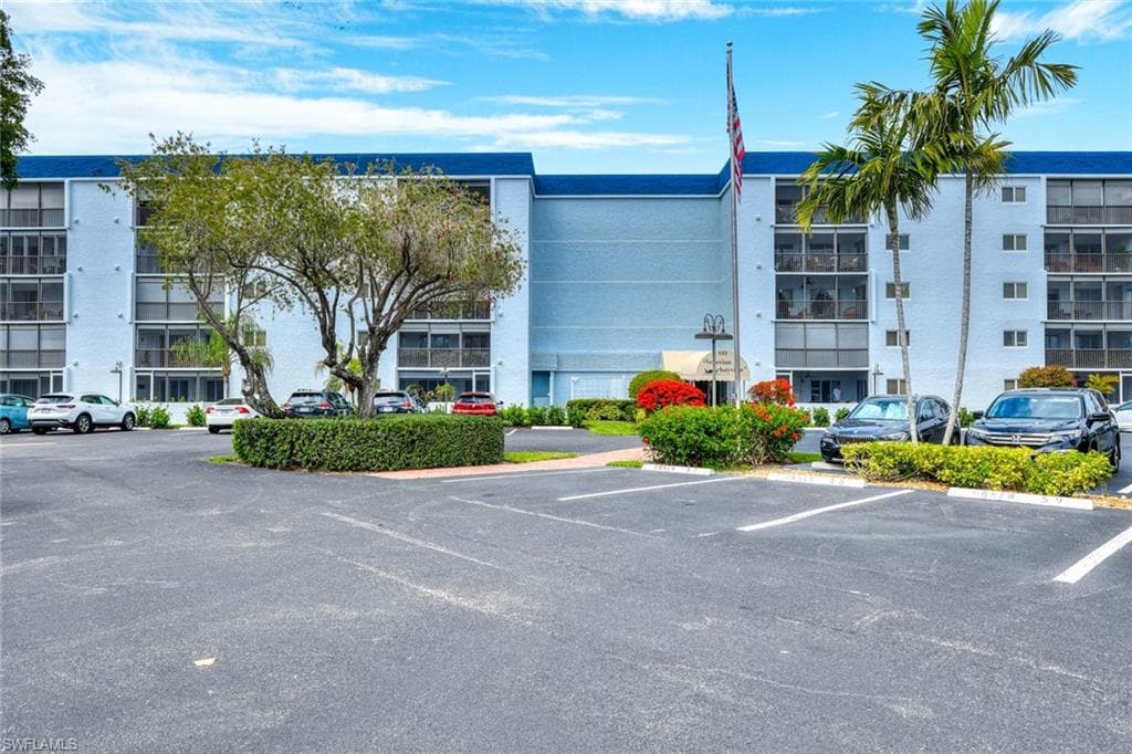 555 Park Shore Dr B-412, Naples, FL 34103-33