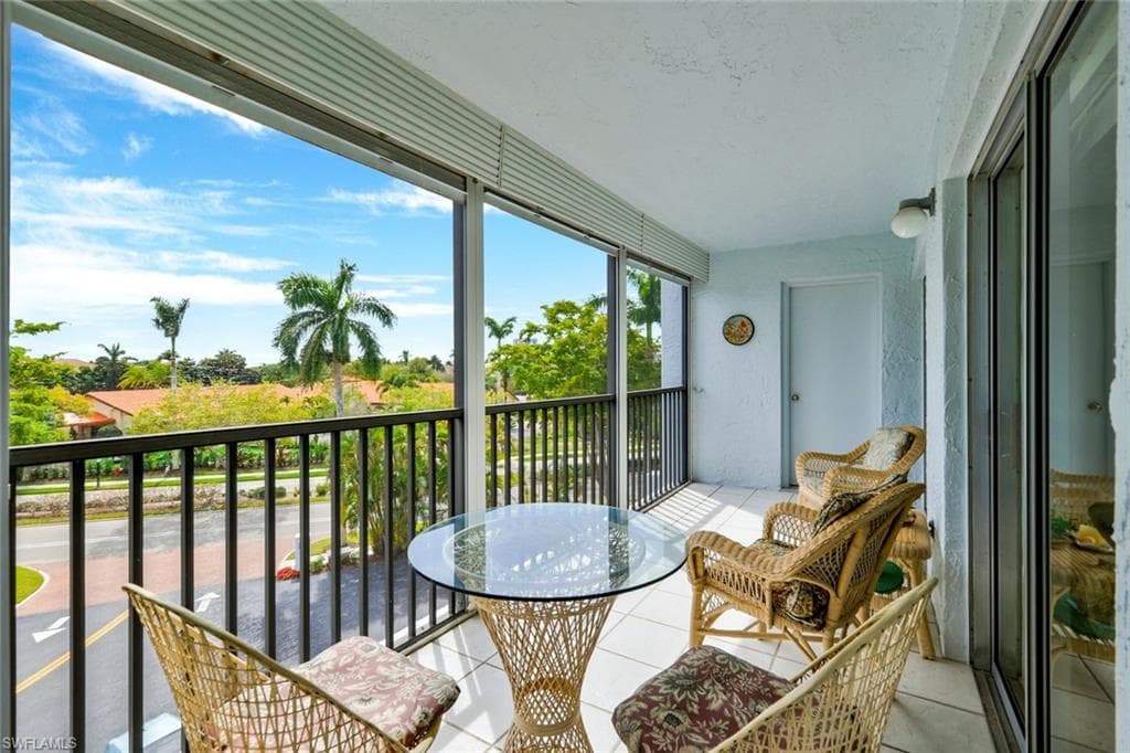 555 Park Shore Dr B-412, Naples, FL 34103-3
