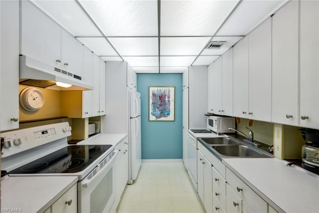 555 Park Shore Dr B-412, Naples, FL 34103-4