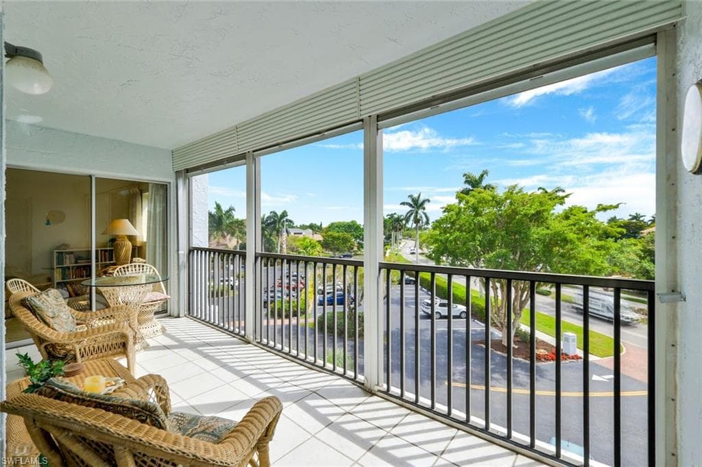 555 Park Shore Dr B-412, Naples, FL 34103-6