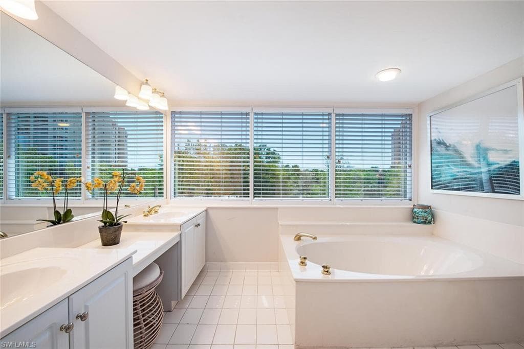 6825 Grenadier Blvd 101, Naples, FL 34108-10