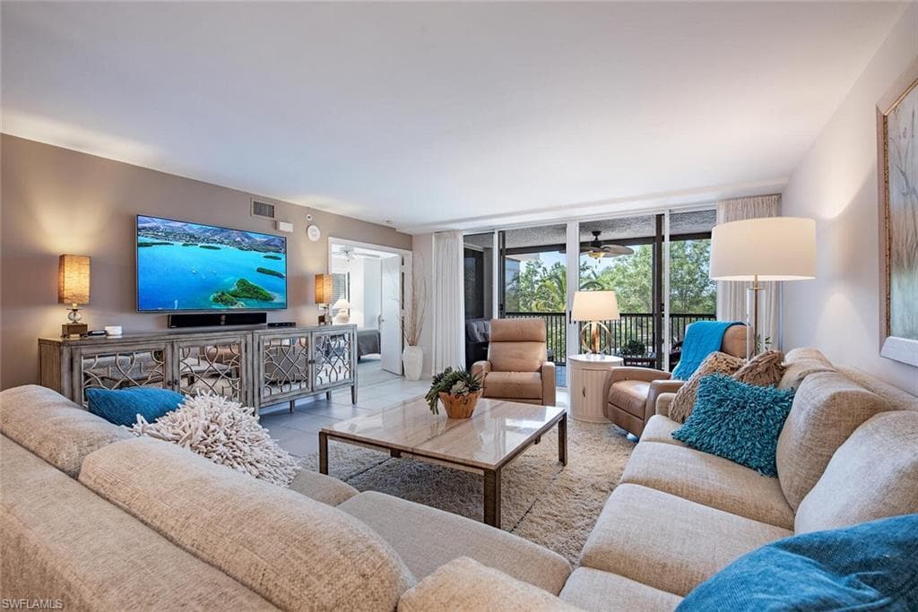 6825 Grenadier Blvd 101, Naples, FL 34108-1