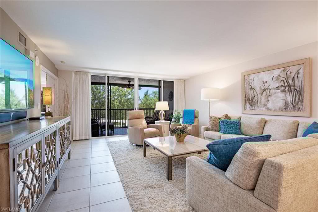 6825 Grenadier Blvd 101, Naples, FL 34108-3