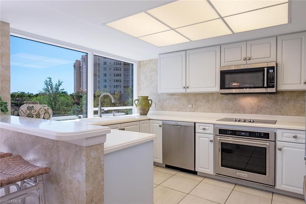 6825 Grenadier Blvd 101, Naples, FL 34108-7