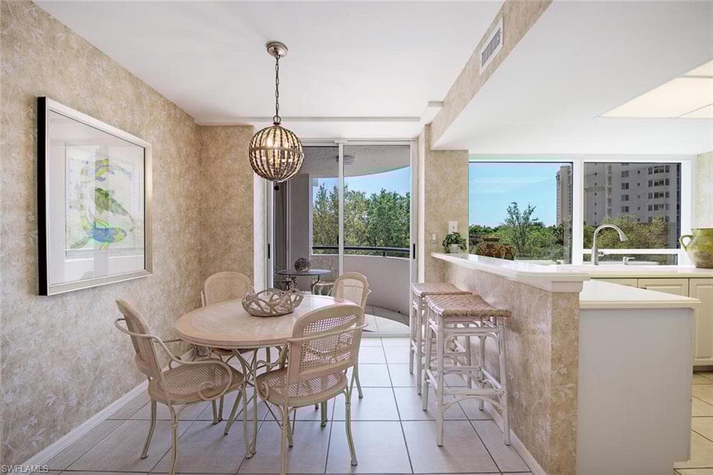 6825 Grenadier Blvd 101, Naples, FL 34108-8