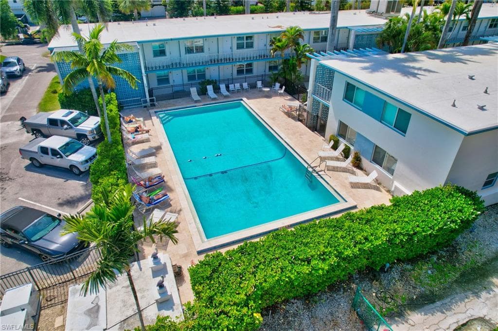 1295 Gulf Shore Blvd S 136, Naples, FL 34102-22