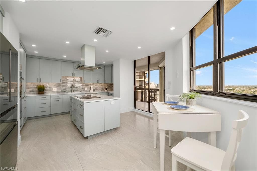 6001 Pelican Bay Blvd Penthouse E, Naples, FL 34108-9