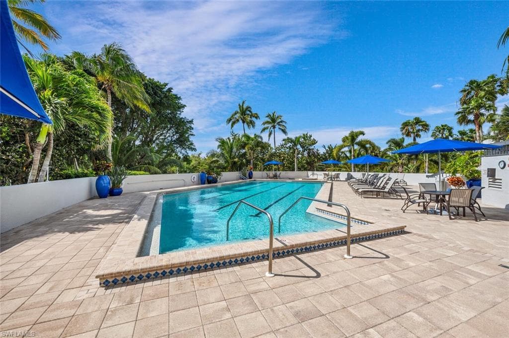 6001 Pelican Bay Blvd Penthouse E, Naples, FL 34108-24