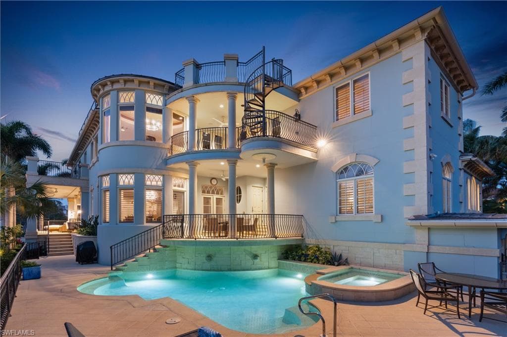 40 5th Ave S, Naples, FL 34102-4