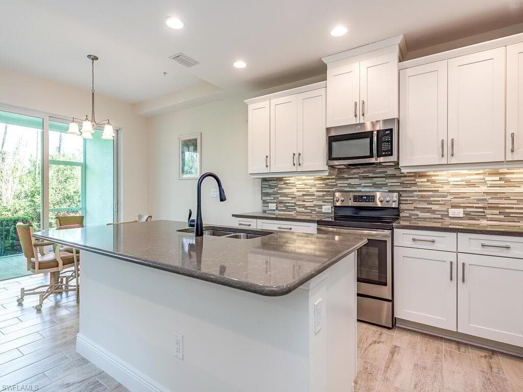 6981 Avalon Cir 1203, Naples, FL 34112-4