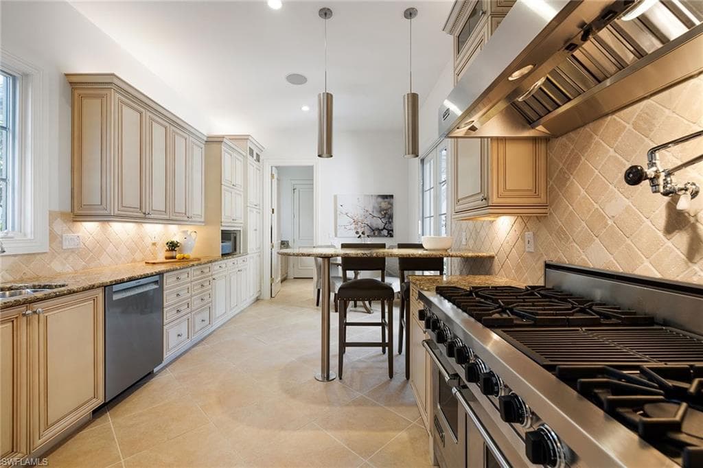 15655 Villoresi Way, Naples, FL 34110-9