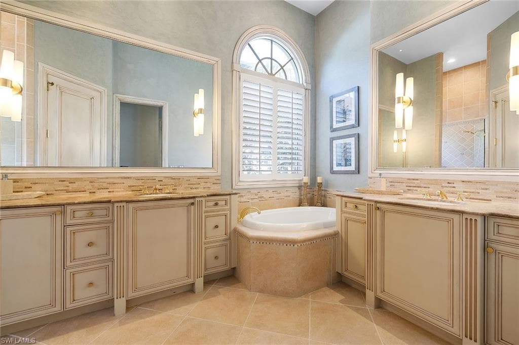 15655 Villoresi Way, Naples, FL 34110-21