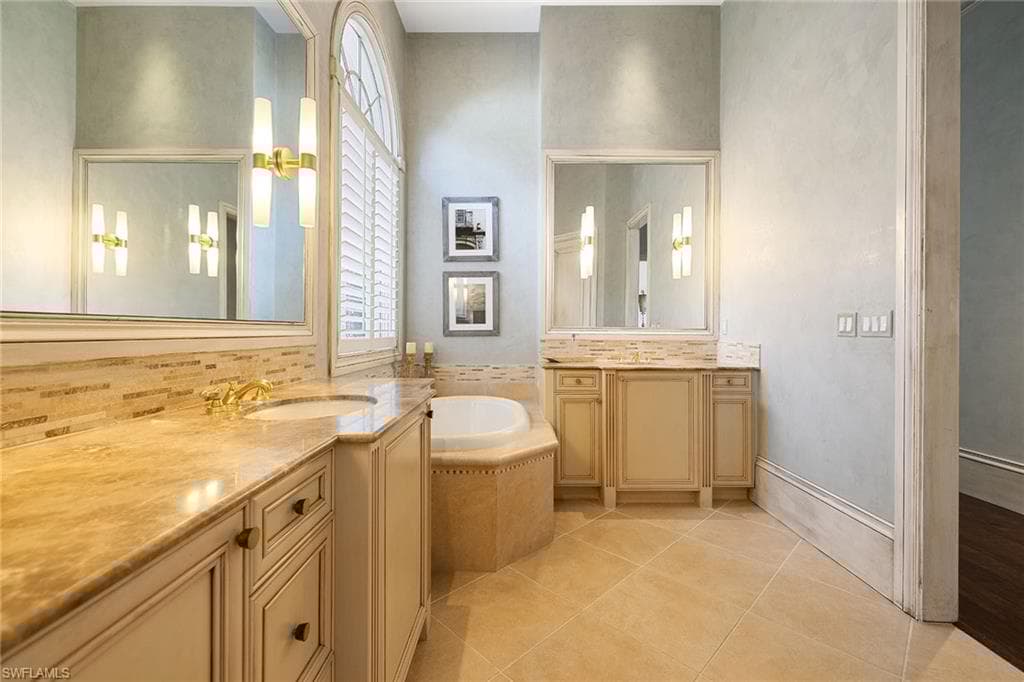 15655 Villoresi Way, Naples, FL 34110-22