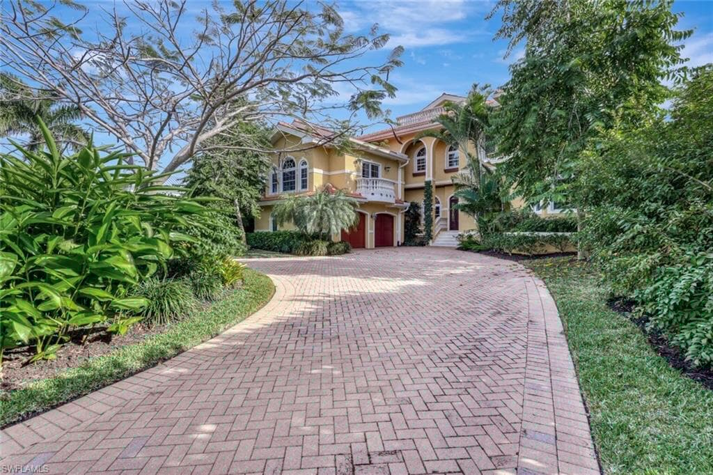 1835 Kingfish Rd, Naples, FL 34102-9