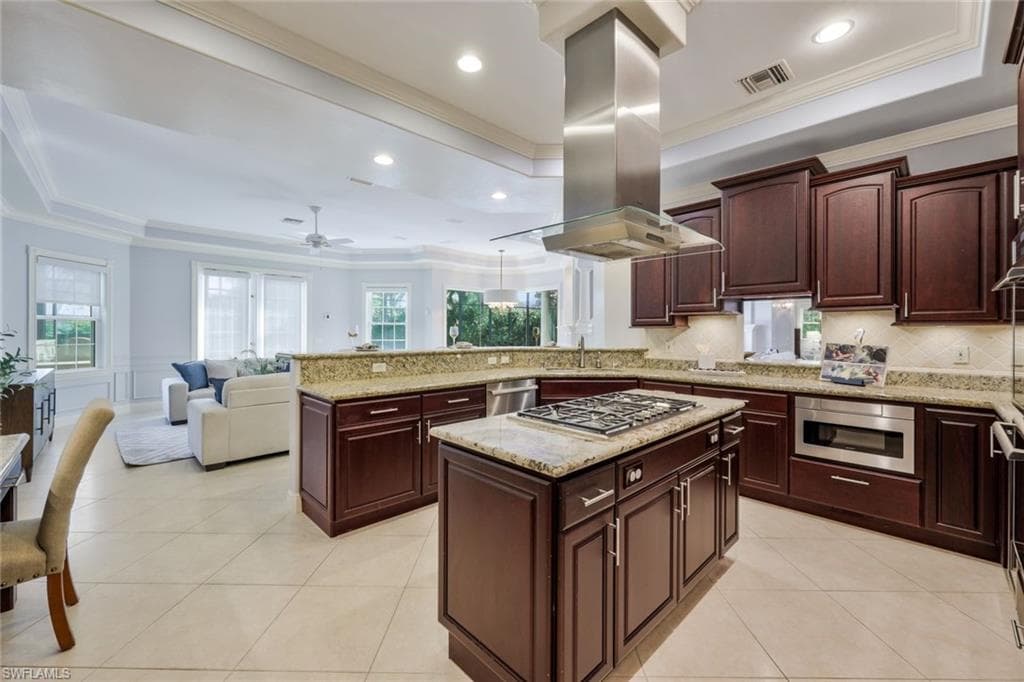 1835 Kingfish Rd, Naples, FL 34102-21