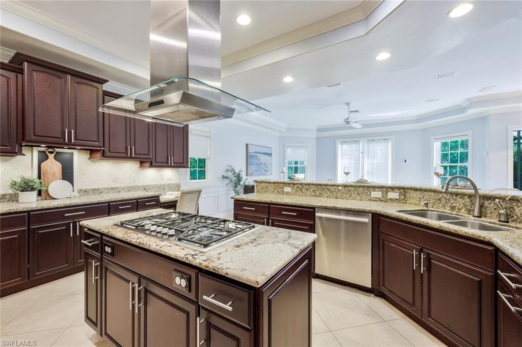 1835 Kingfish Rd, Naples, FL 34102-23