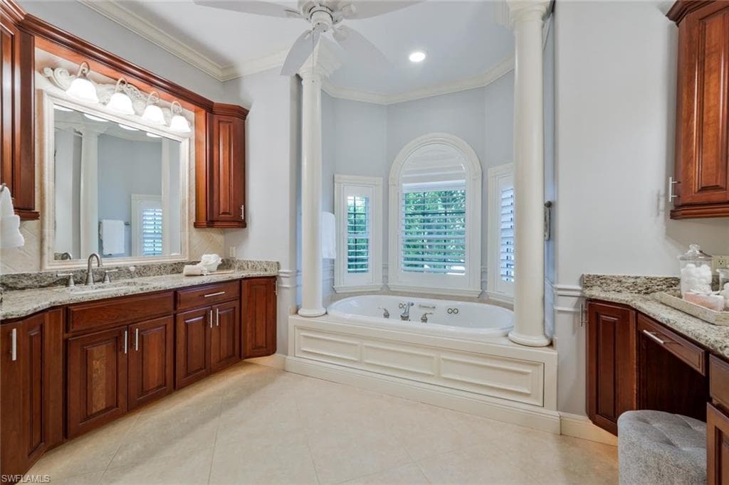 1835 Kingfish Rd, Naples, FL 34102-32