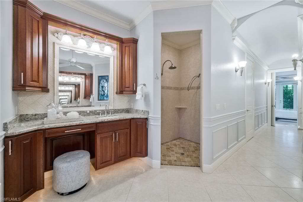 1835 Kingfish Rd, Naples, FL 34102-33