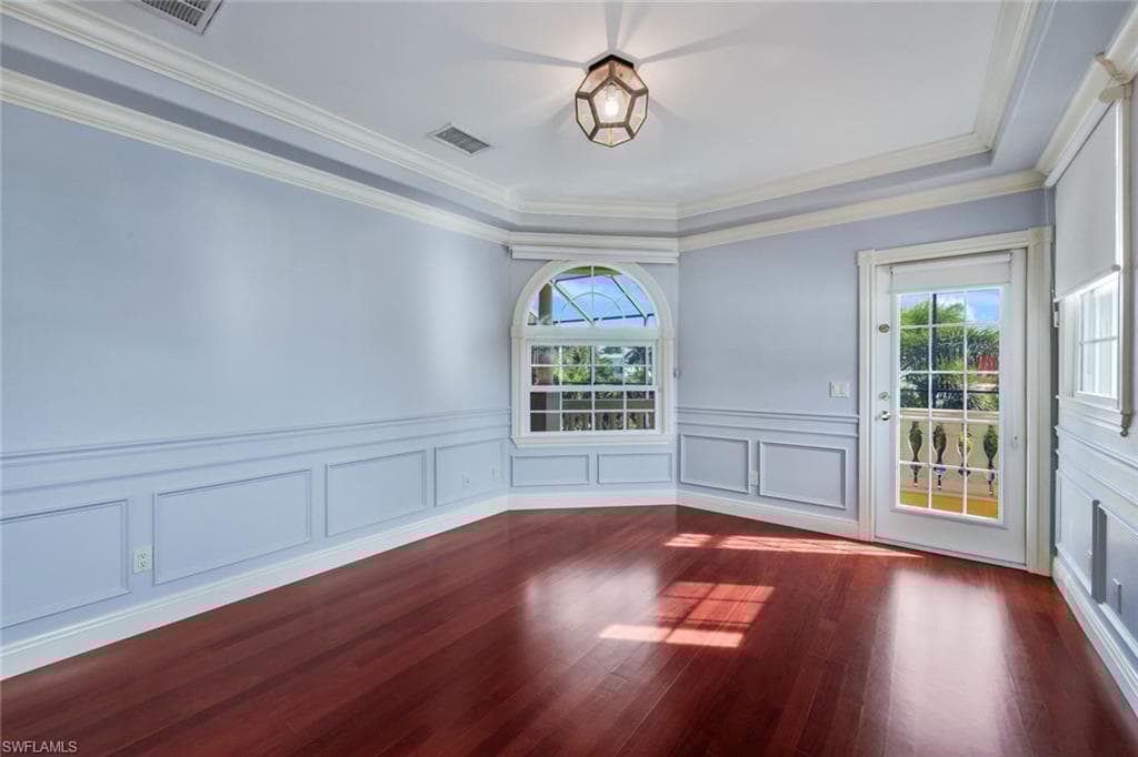 1835 Kingfish Rd, Naples, FL 34102-34
