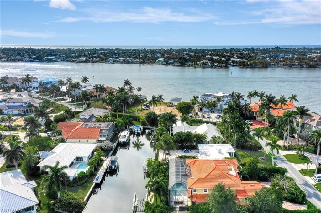 1835 Kingfish Rd, Naples, FL 34102-7