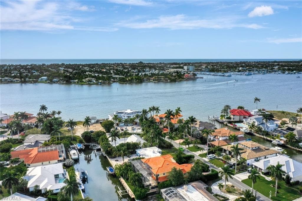 1835 Kingfish Rd, Naples, FL 34102-8
