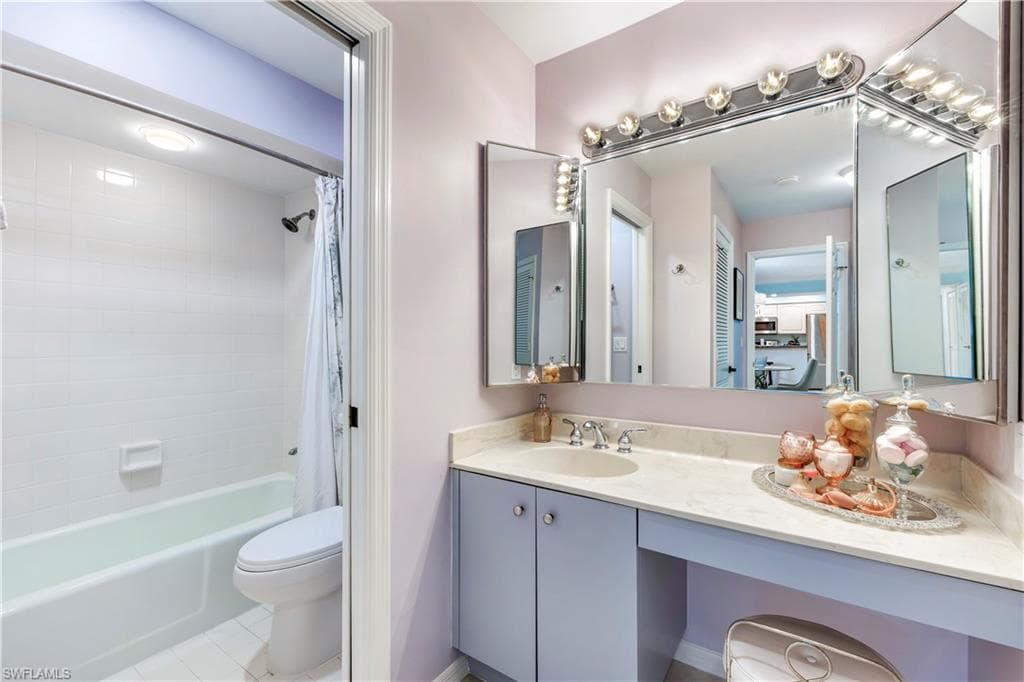 1608 Spoonbill Ln B, Naples, FL 34105-9