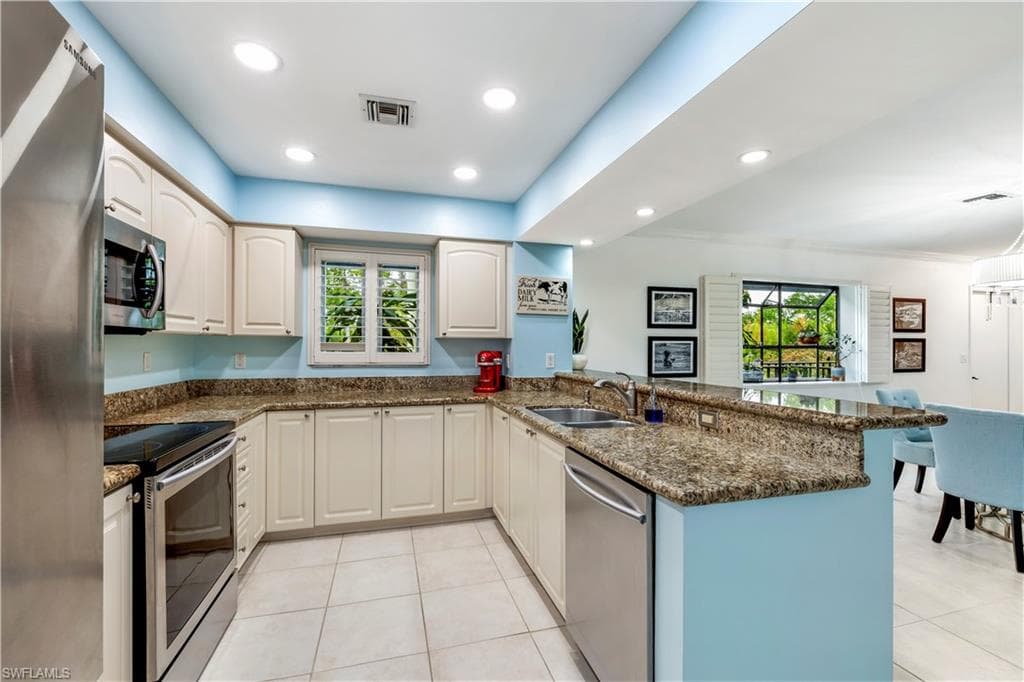 1608 Spoonbill Ln B, Naples, FL 34105-5