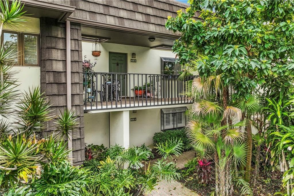1608 Spoonbill Ln B, Naples, FL 34105-6