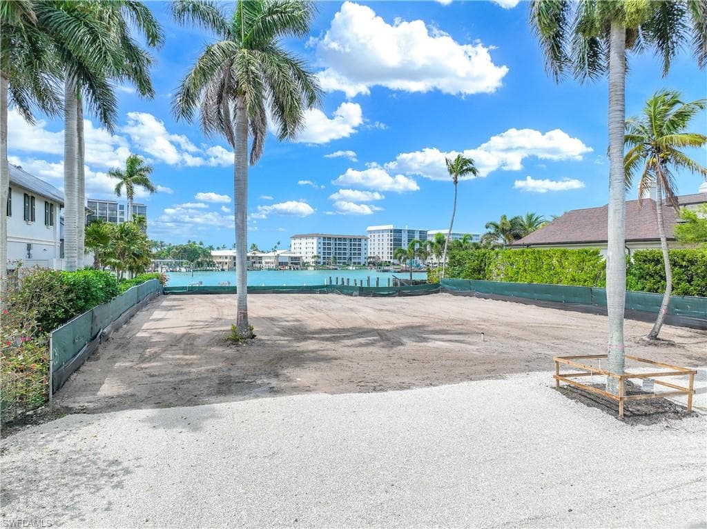 2427 Windward Way, Naples, FL 34103-4