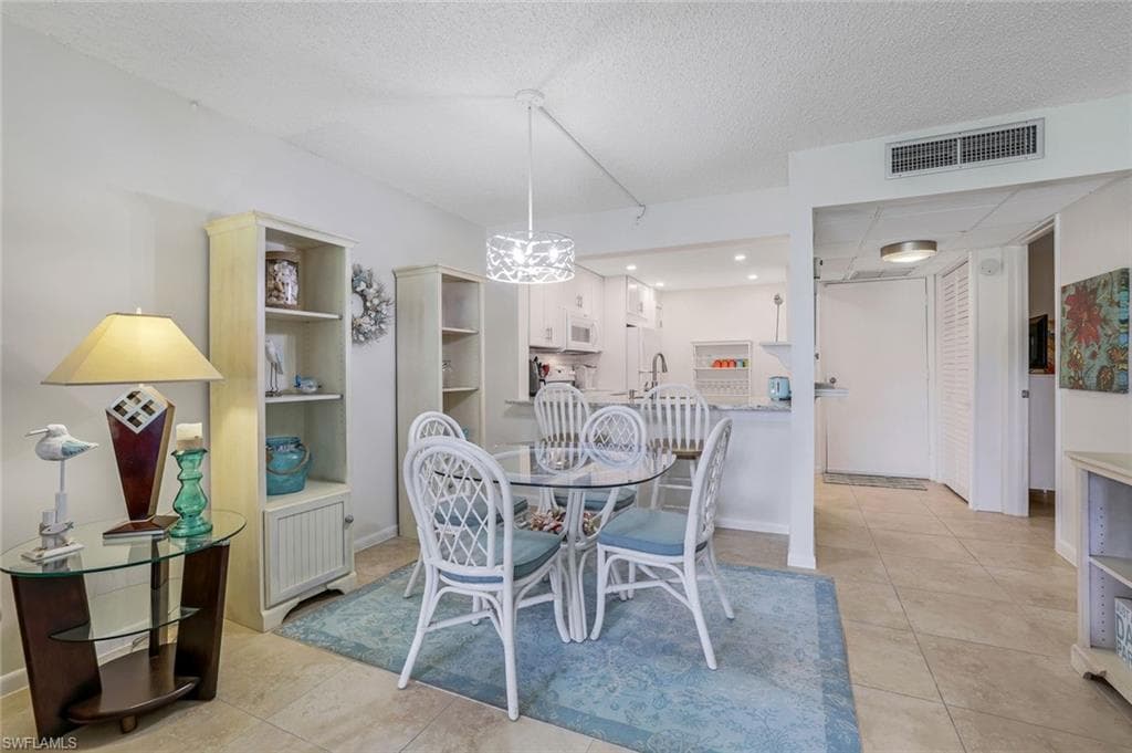 1087 Forest Lakes Dr 1-104, Naples, FL 34105-8