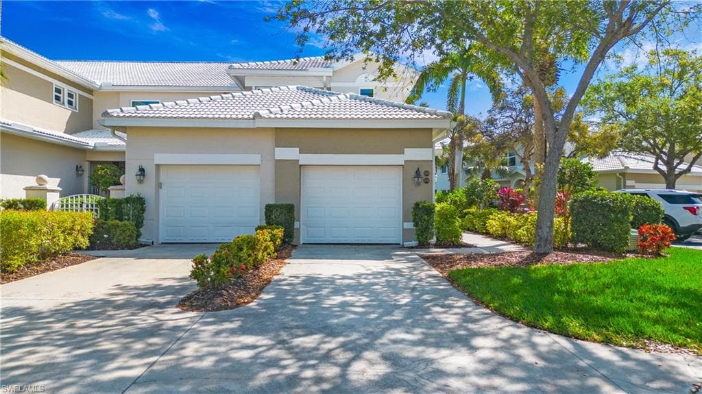 4690 Hawks Nest Way E-204, Naples, FL 34114-9