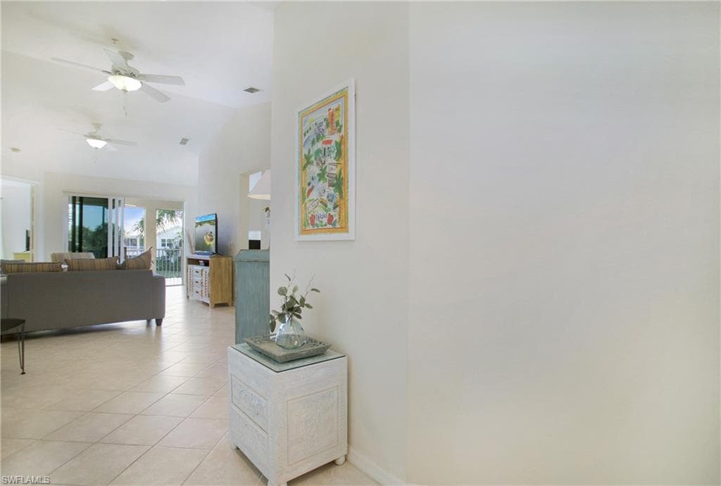 4690 Hawks Nest Way E-204, Naples, FL 34114-17