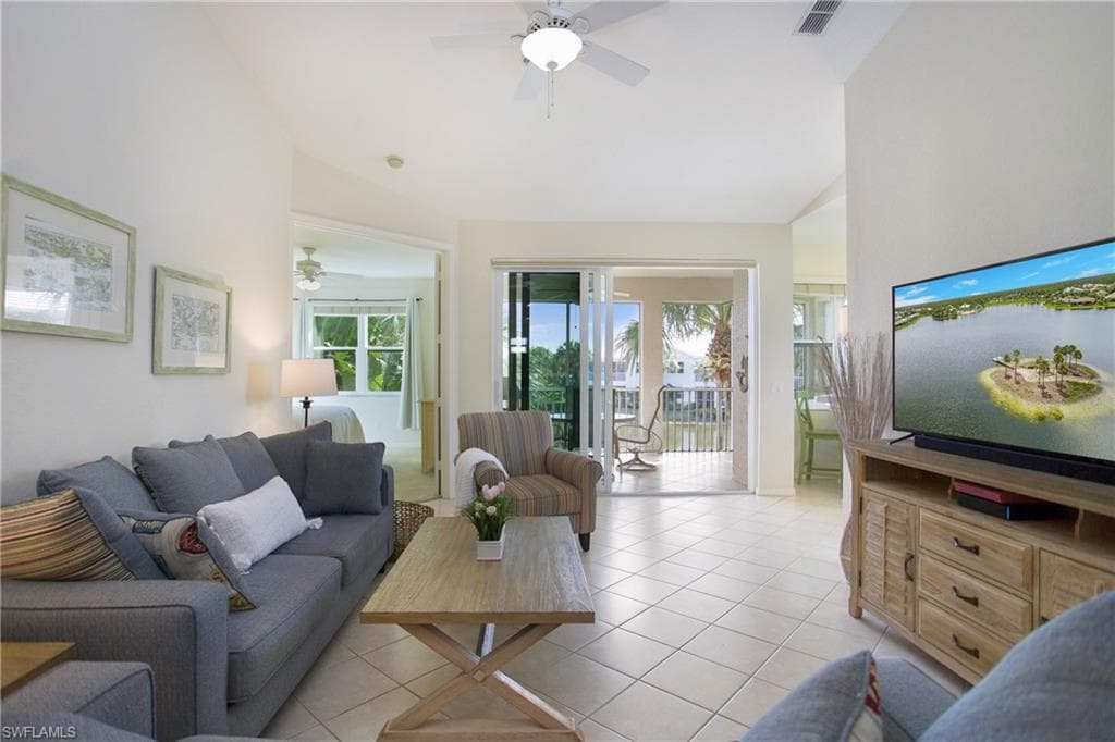 4690 Hawks Nest Way E-204, Naples, FL 34114-1