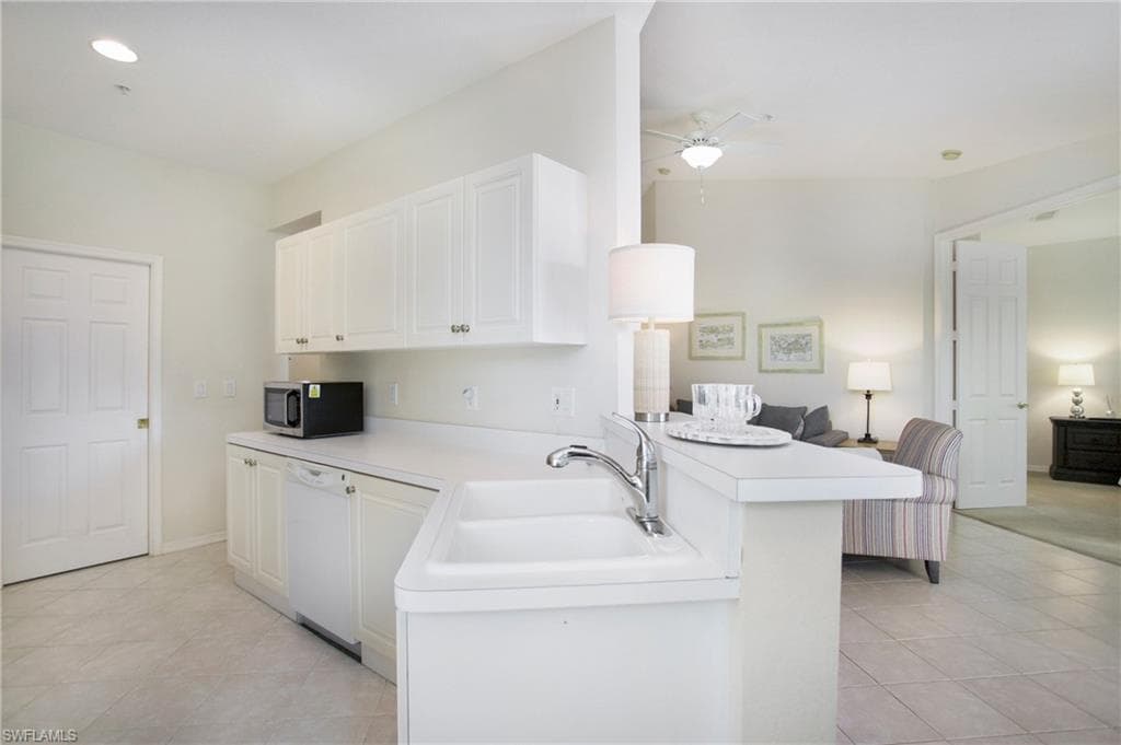 4690 Hawks Nest Way E-204, Naples, FL 34114-22