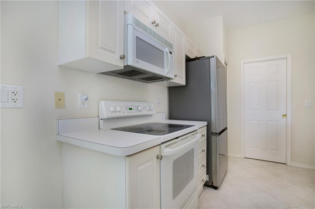 4690 Hawks Nest Way E-204, Naples, FL 34114-23