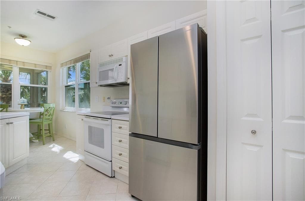 4690 Hawks Nest Way E-204, Naples, FL 34114-24