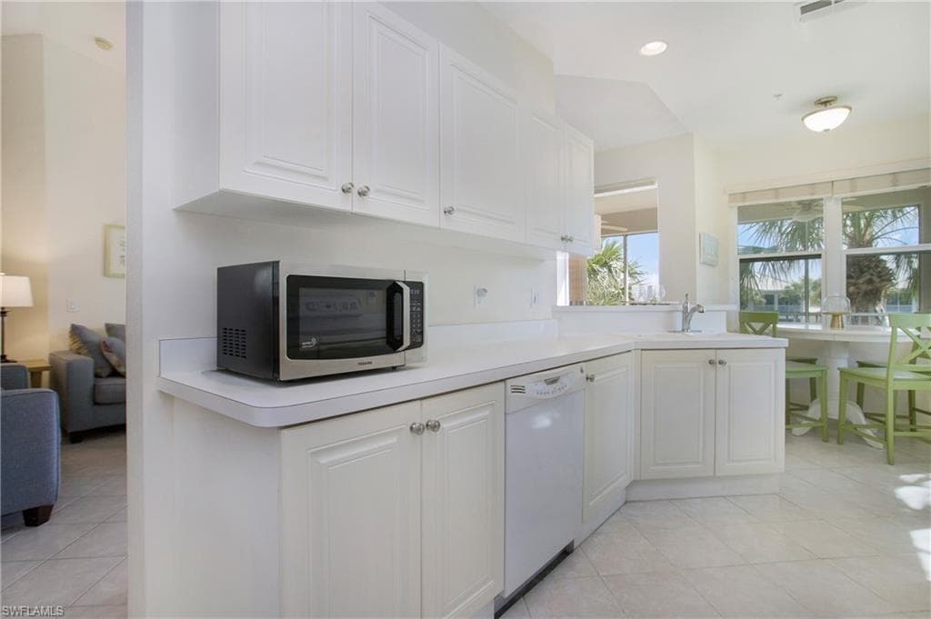 4690 Hawks Nest Way E-204, Naples, FL 34114-25