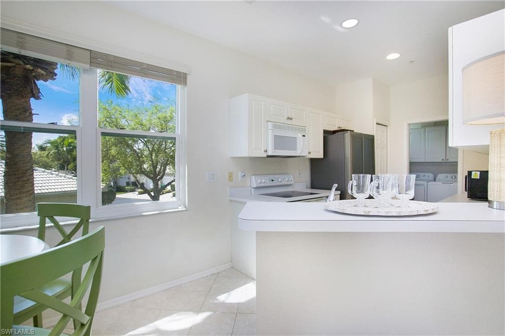 4690 Hawks Nest Way E-204, Naples, FL 34114-26