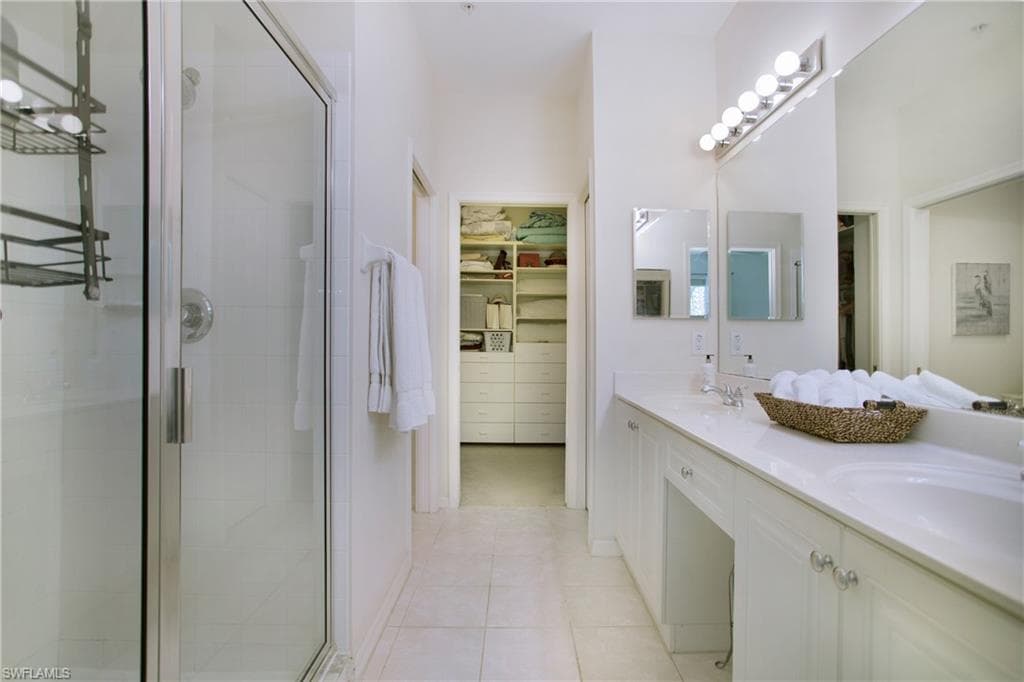 4690 Hawks Nest Way E-204, Naples, FL 34114-32