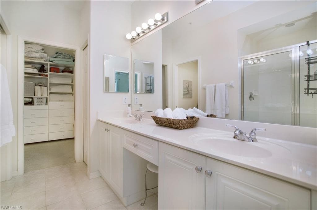 4690 Hawks Nest Way E-204, Naples, FL 34114-33