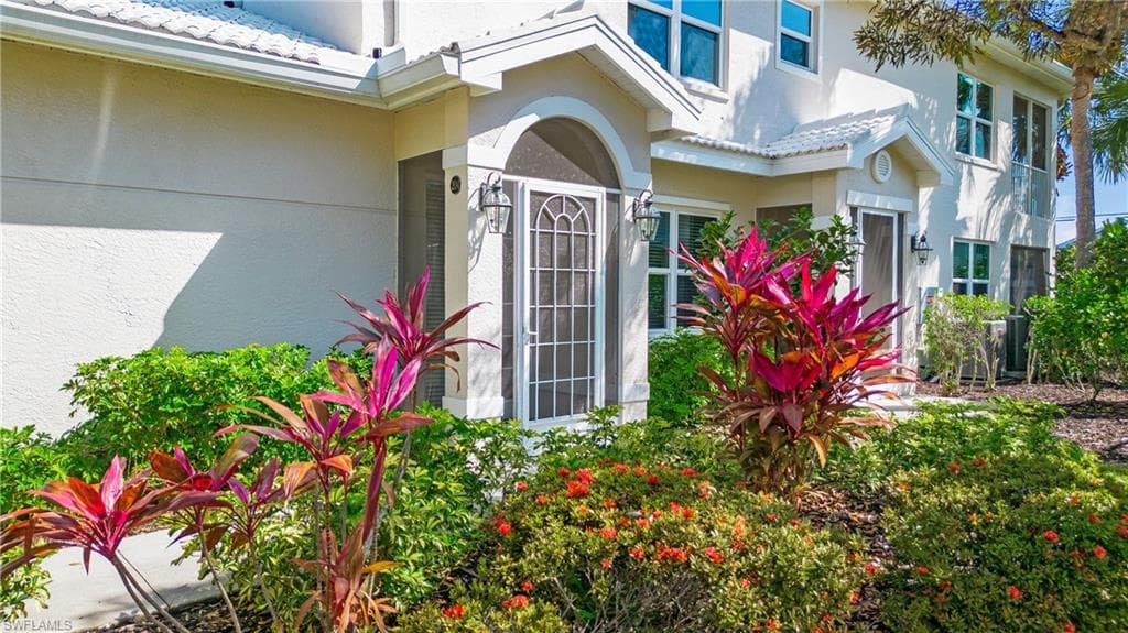 4690 Hawks Nest Way E-204, Naples, FL 34114-4