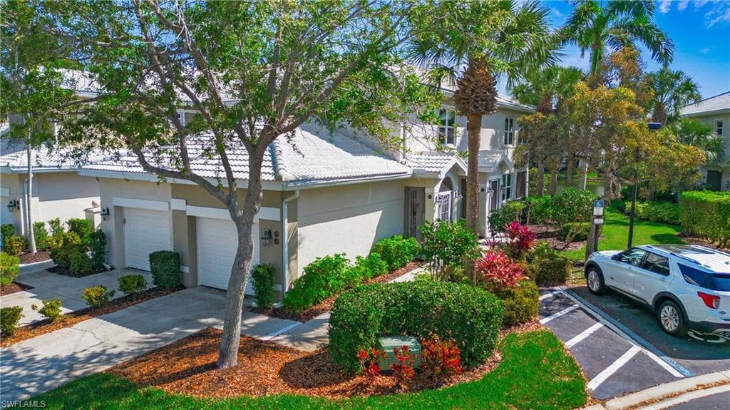 4690 Hawks Nest Way E-204, Naples, FL 34114-8